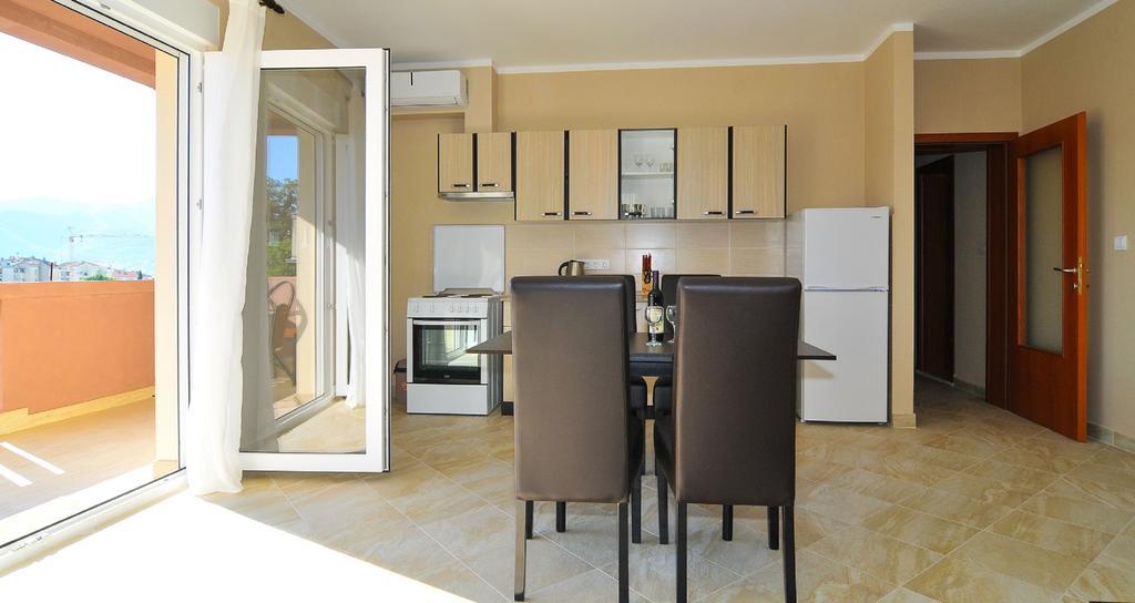 Apartments Mira Tivat Exterior foto