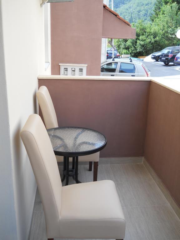 Apartments Mira Tivat Exterior foto