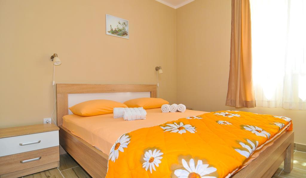 Apartments Mira Tivat Exterior foto