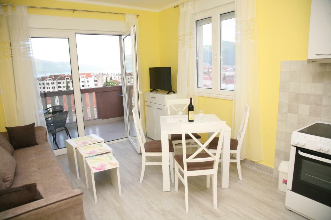 Apartments Mira Tivat Exterior foto
