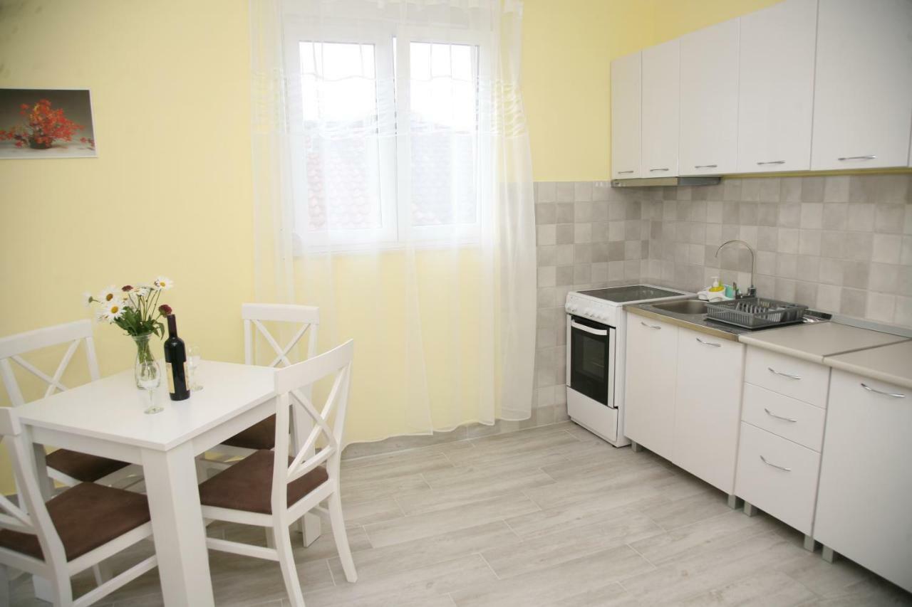 Apartments Mira Tivat Exterior foto
